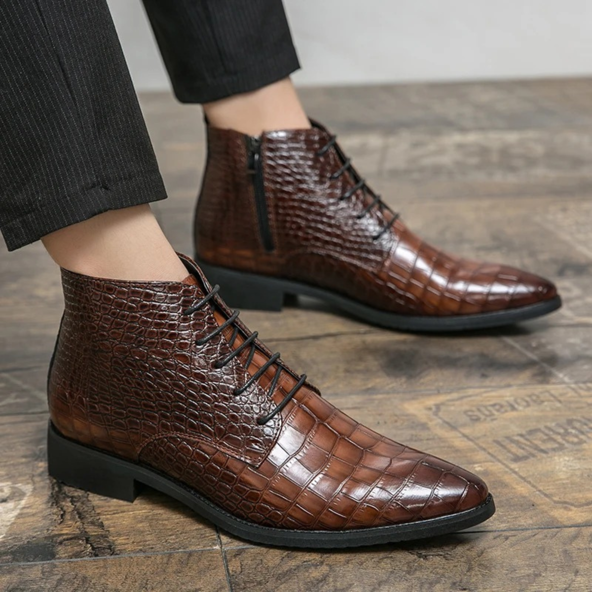 The Orvieto Bottines en Cuir à Motif Crocodile pour Homme – Marron