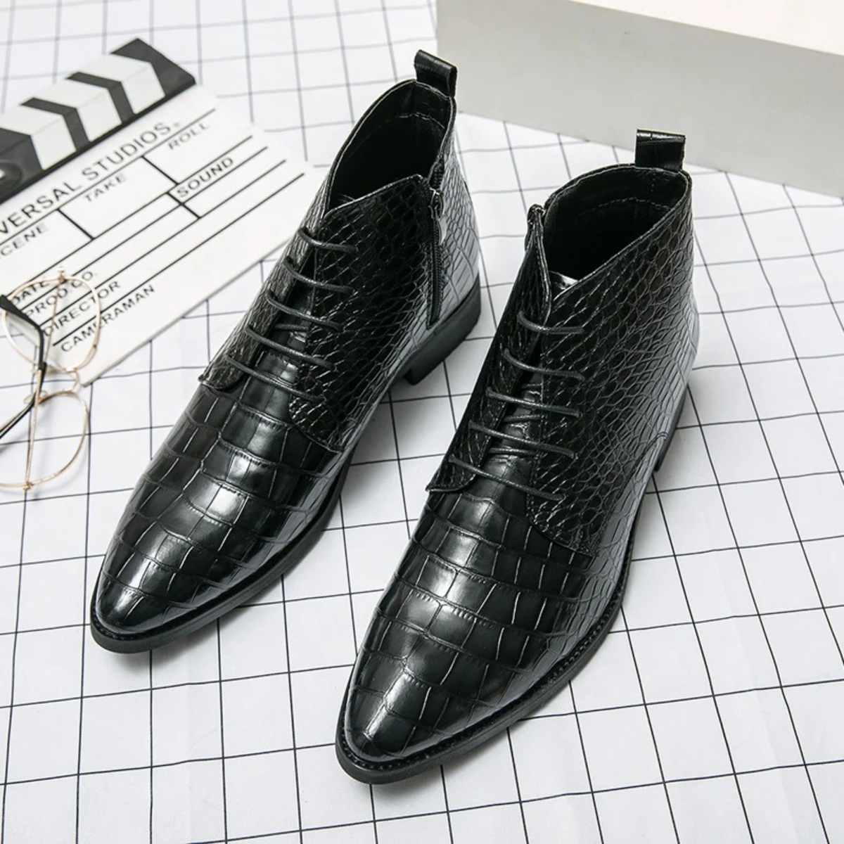 The Stromboli Bottines en Cuir à Motif Crocodile pour Homme – Noir