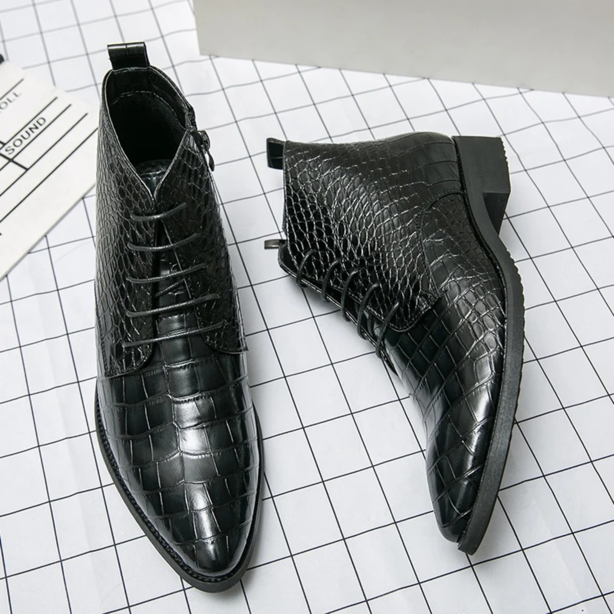 The Stromboli Bottines en Cuir à Motif Crocodile pour Homme – Noir