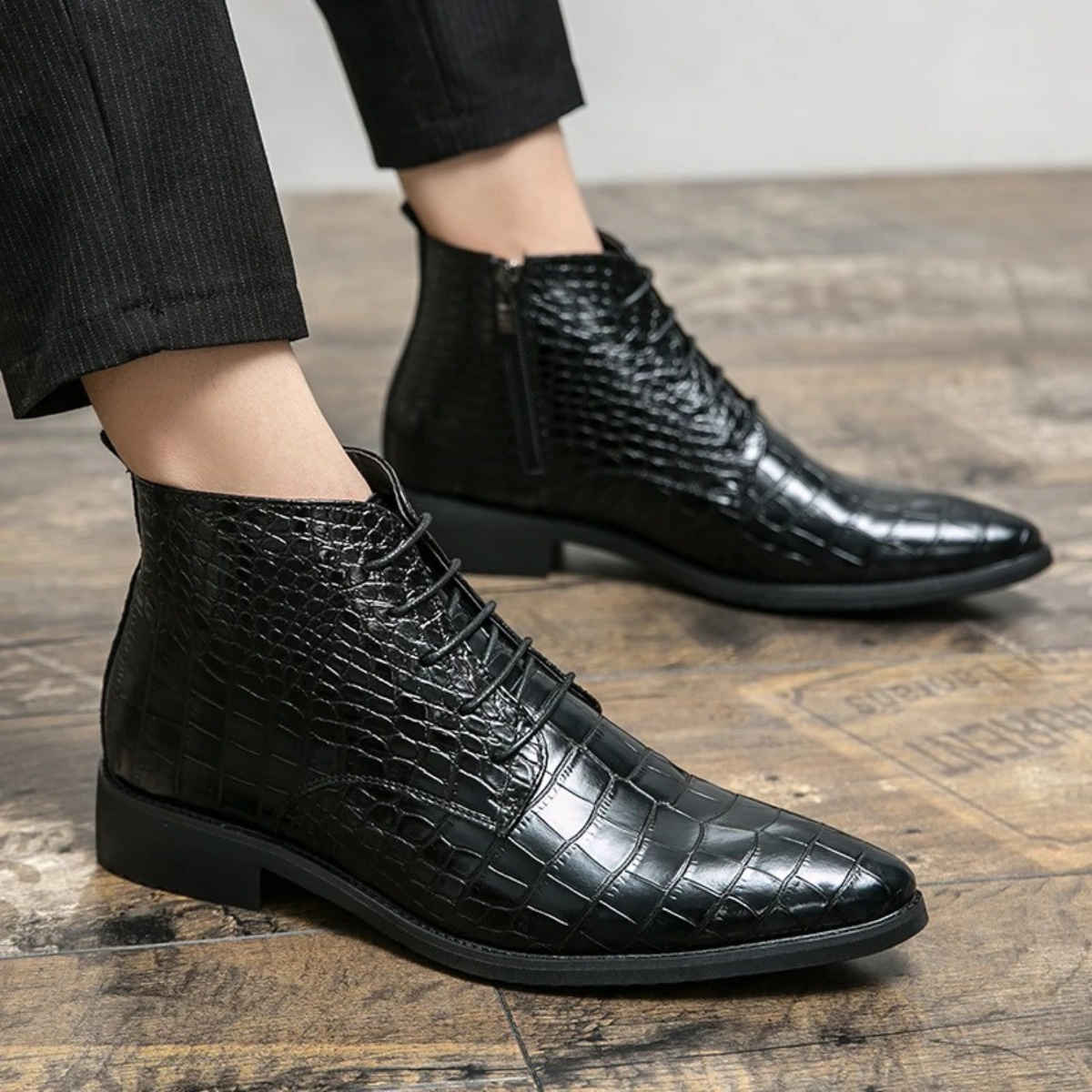 The Stromboli Bottines en Cuir à Motif Crocodile pour Homme – Noir