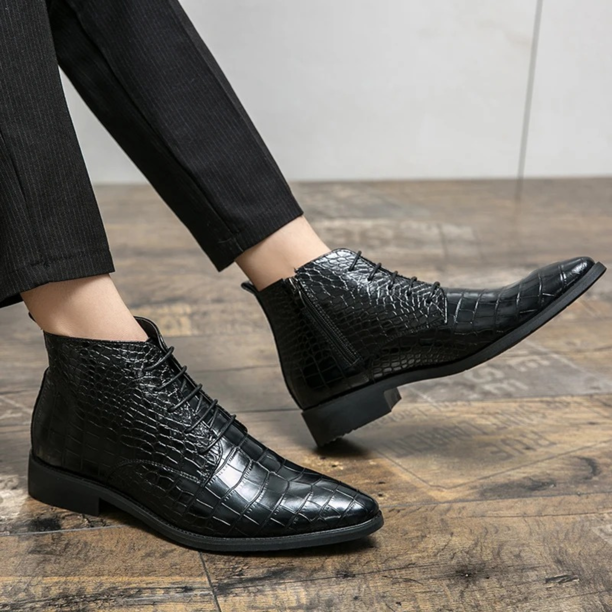 The Stromboli Bottines en Cuir à Motif Crocodile pour Homme – Noir